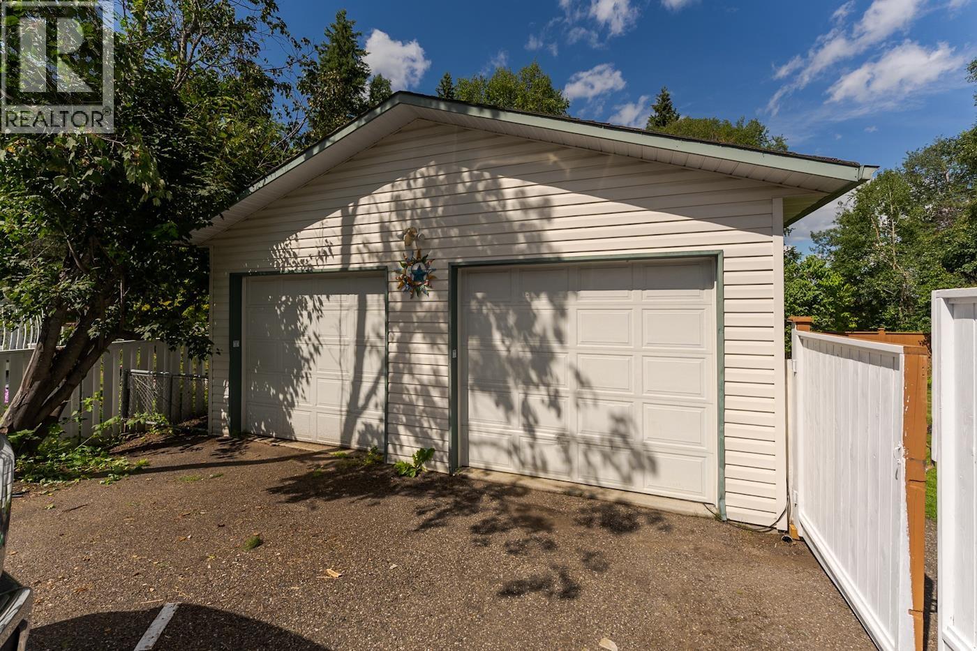 Kitchen of 2314 GLENNGARRY ROAD · Prince George, BC