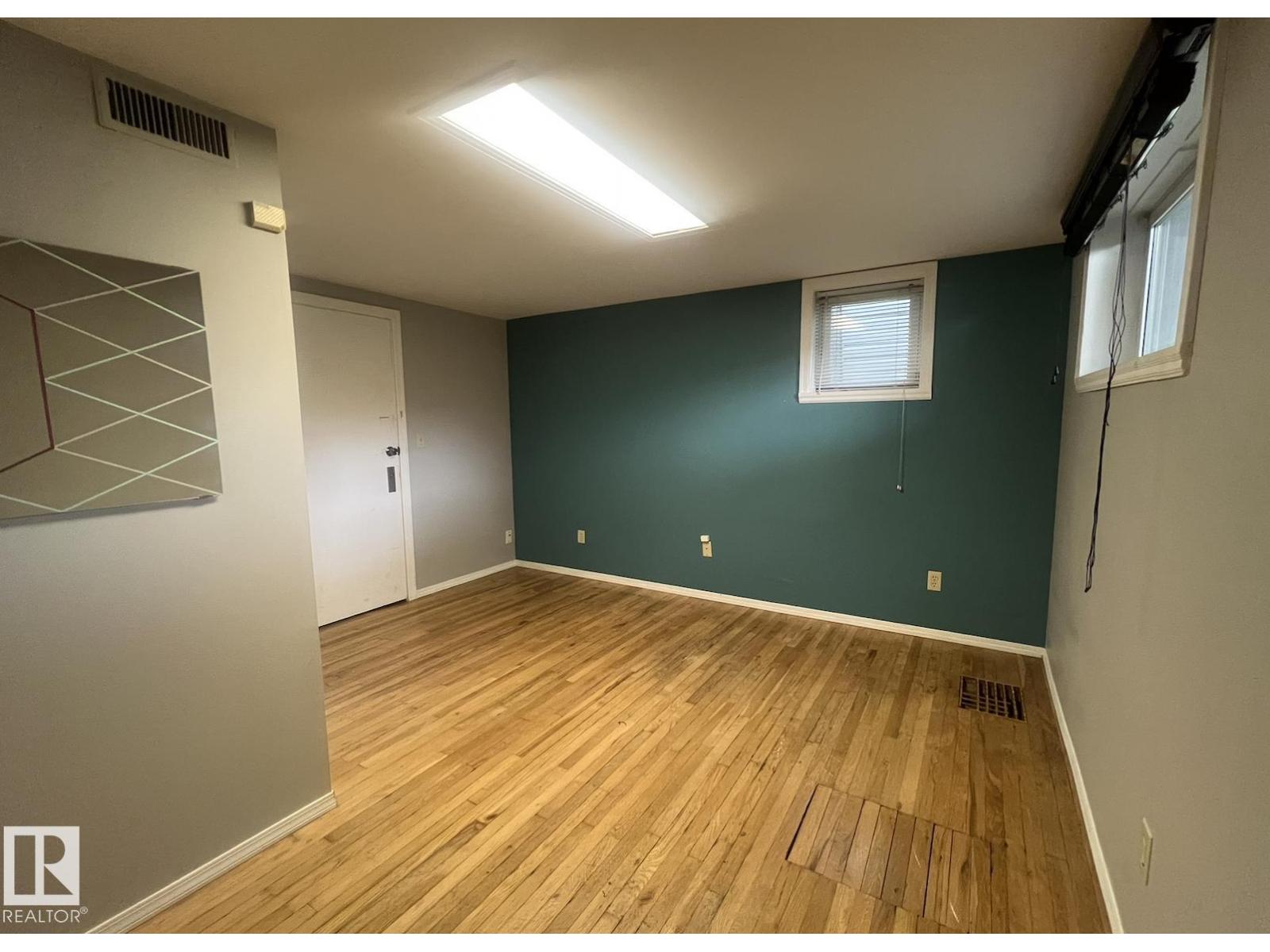 9828 84 AV NW - Image 11