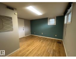 9828 84 Av Nw, Edmonton, AB T6E2G2 Photo 11