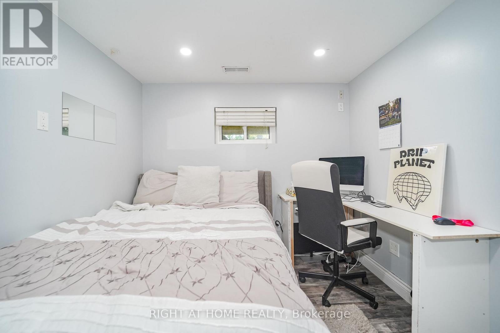 17 CLOVER AVENUE - 37
