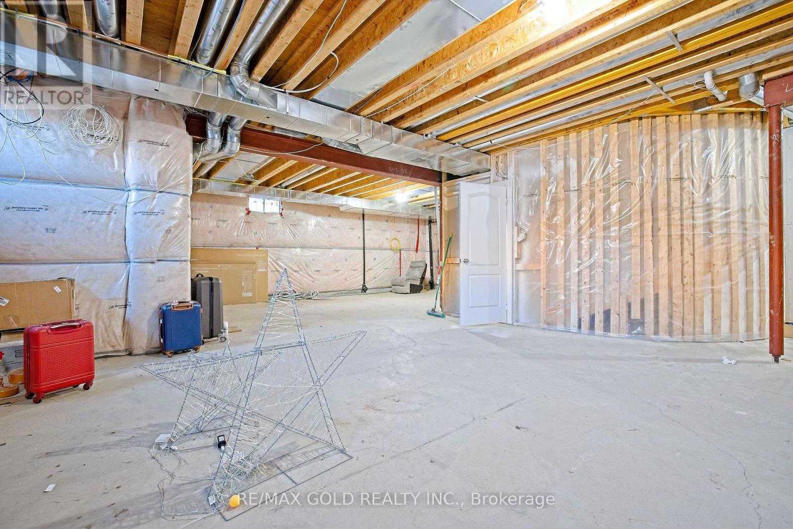 9 LAUDERHILL ROAD - 44