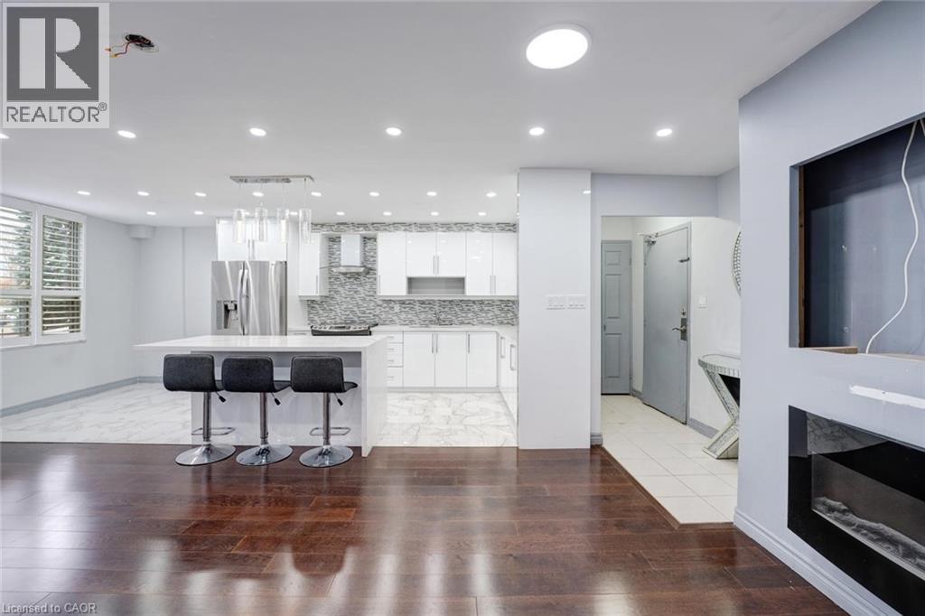 10 EDGECLIFF GOLFWAY Unit# 206, North York — photo 3