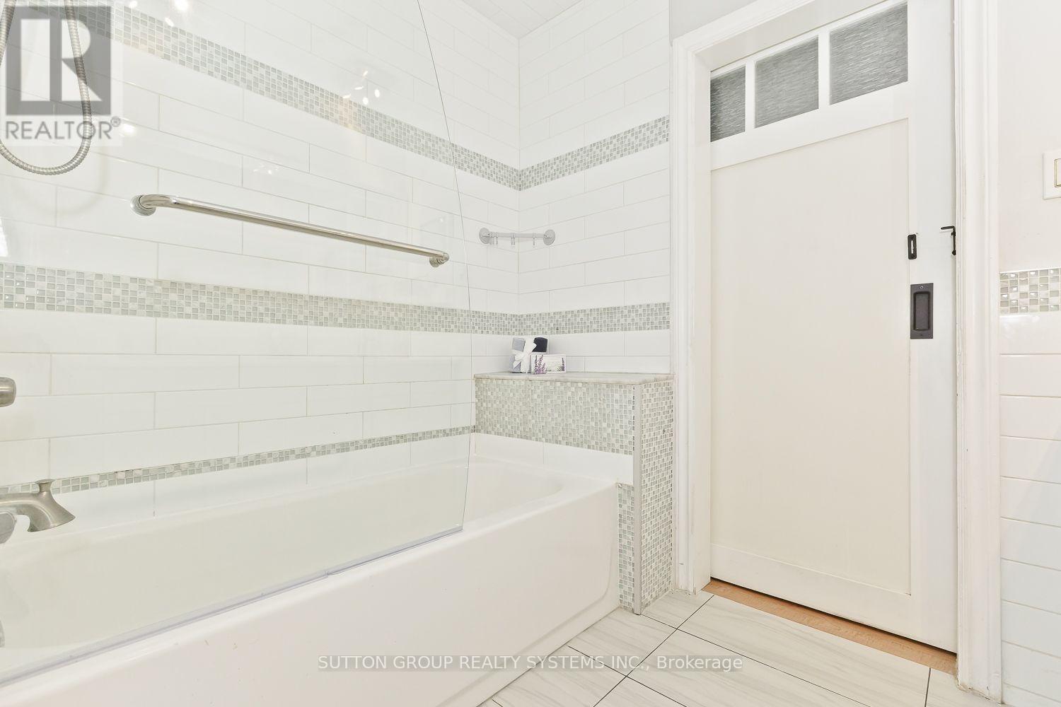 55 RICHELIEU DRIVE - 25