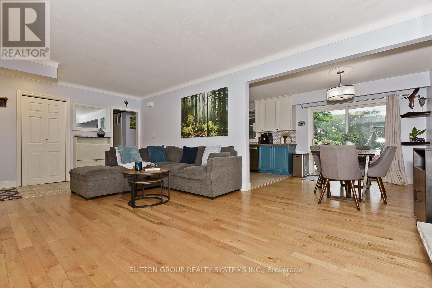 55 RICHELIEU DRIVE - 9
