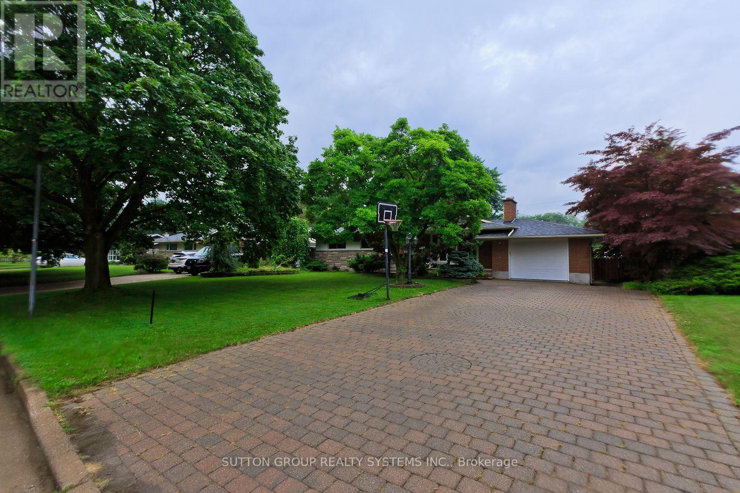 55 RICHELIEU DRIVE - 3