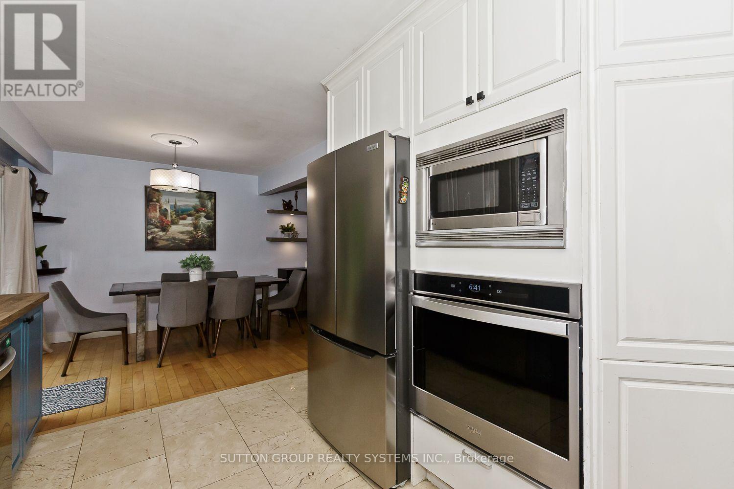 55 RICHELIEU DRIVE - 18