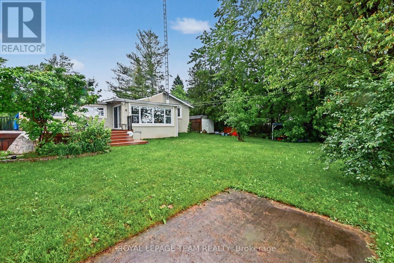 2466 FAIRMILE ROAD N - 32