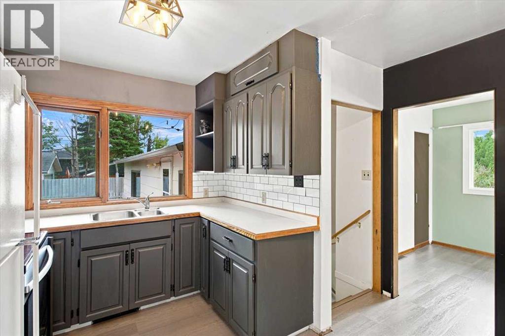 10281 111 Avenue - 8