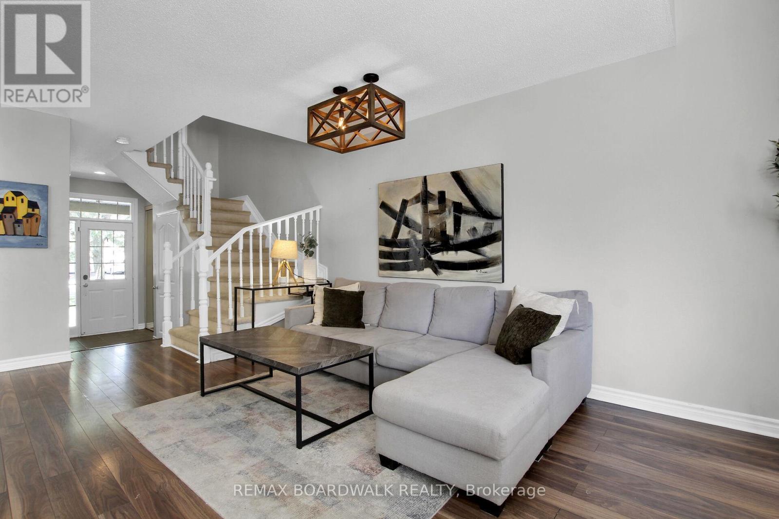 3 Bed, 2 Bath House for Sale in Ottawa – 86 SADDLESMITH CIRCLE, Ottawa – MLS# X13652166 - Image 6