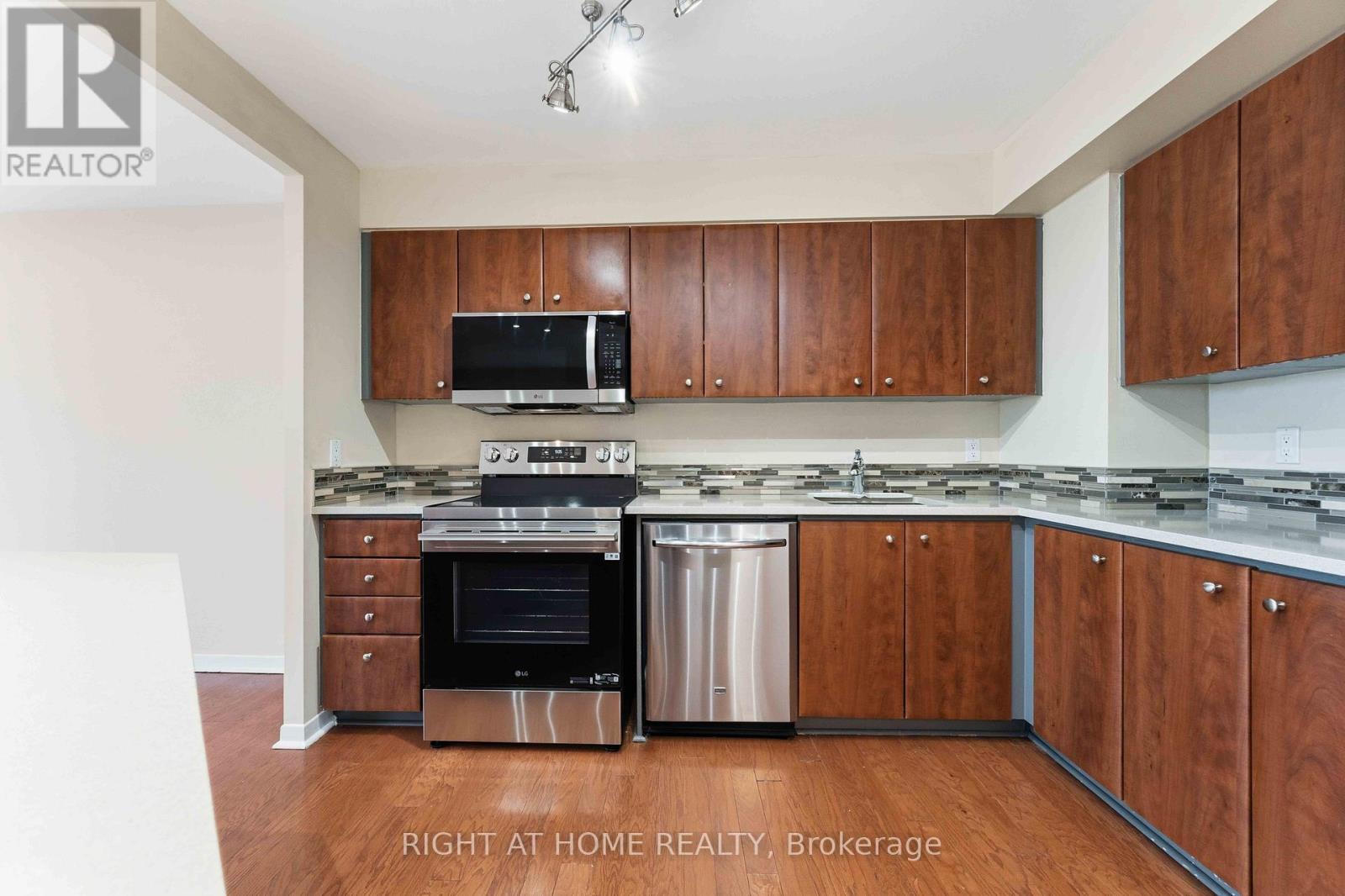 2 Bed, 2 Bath Apartment for Rent in Ottawa – 911 – 2759 CAROUSEL CRESCENT, Ottawa – MLS# X13652174 - Image 14
