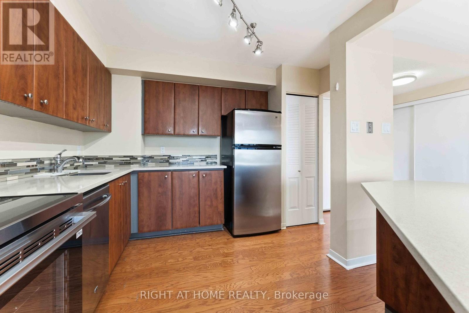2 Bed, 2 Bath Apartment for Rent in Ottawa – 911 – 2759 CAROUSEL CRESCENT, Ottawa – MLS# X13652174 - Image 18