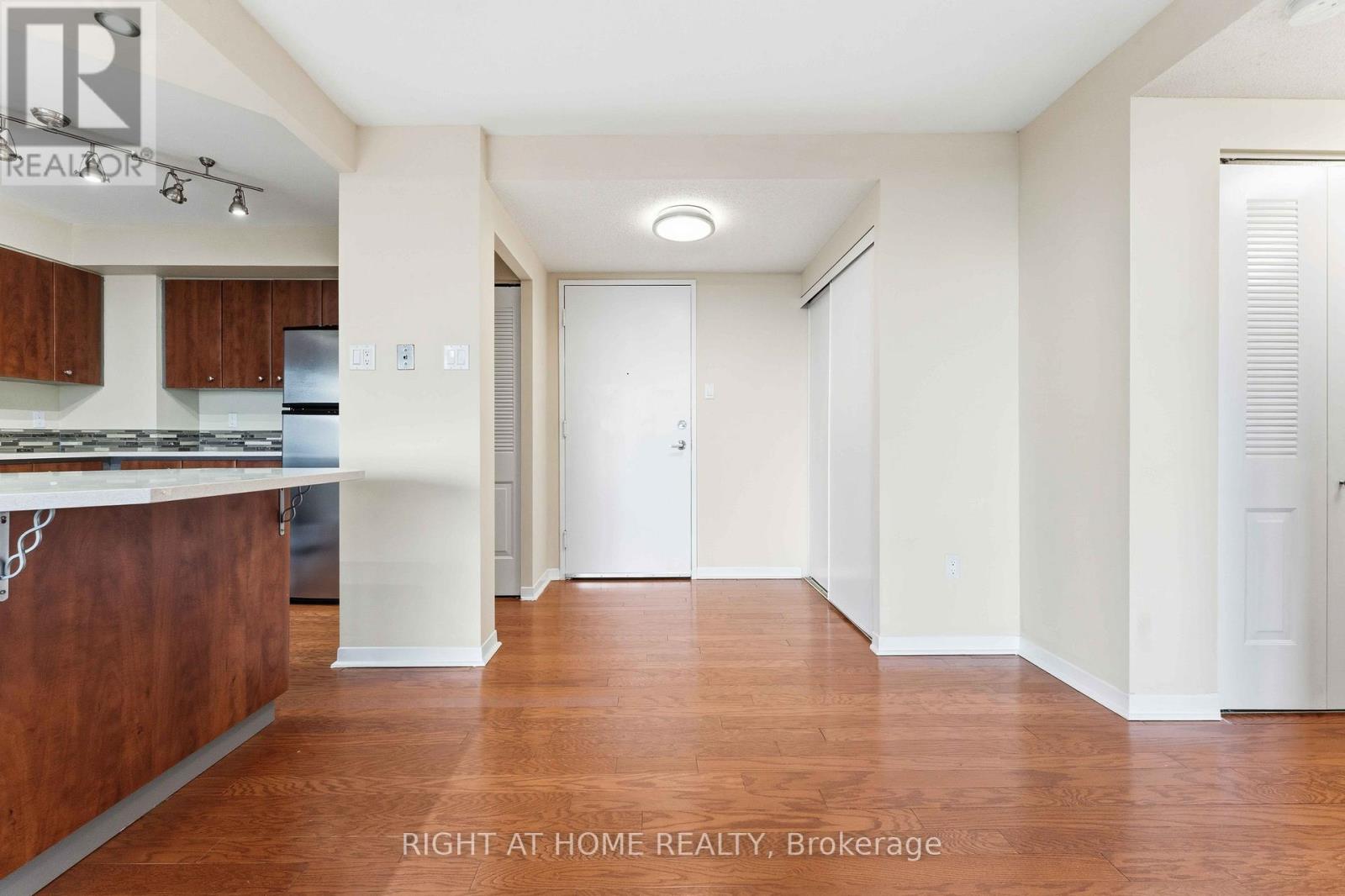 2 Bed, 2 Bath Apartment for Rent in Ottawa – 911 – 2759 CAROUSEL CRESCENT, Ottawa – MLS# X13652174 - Image 9
