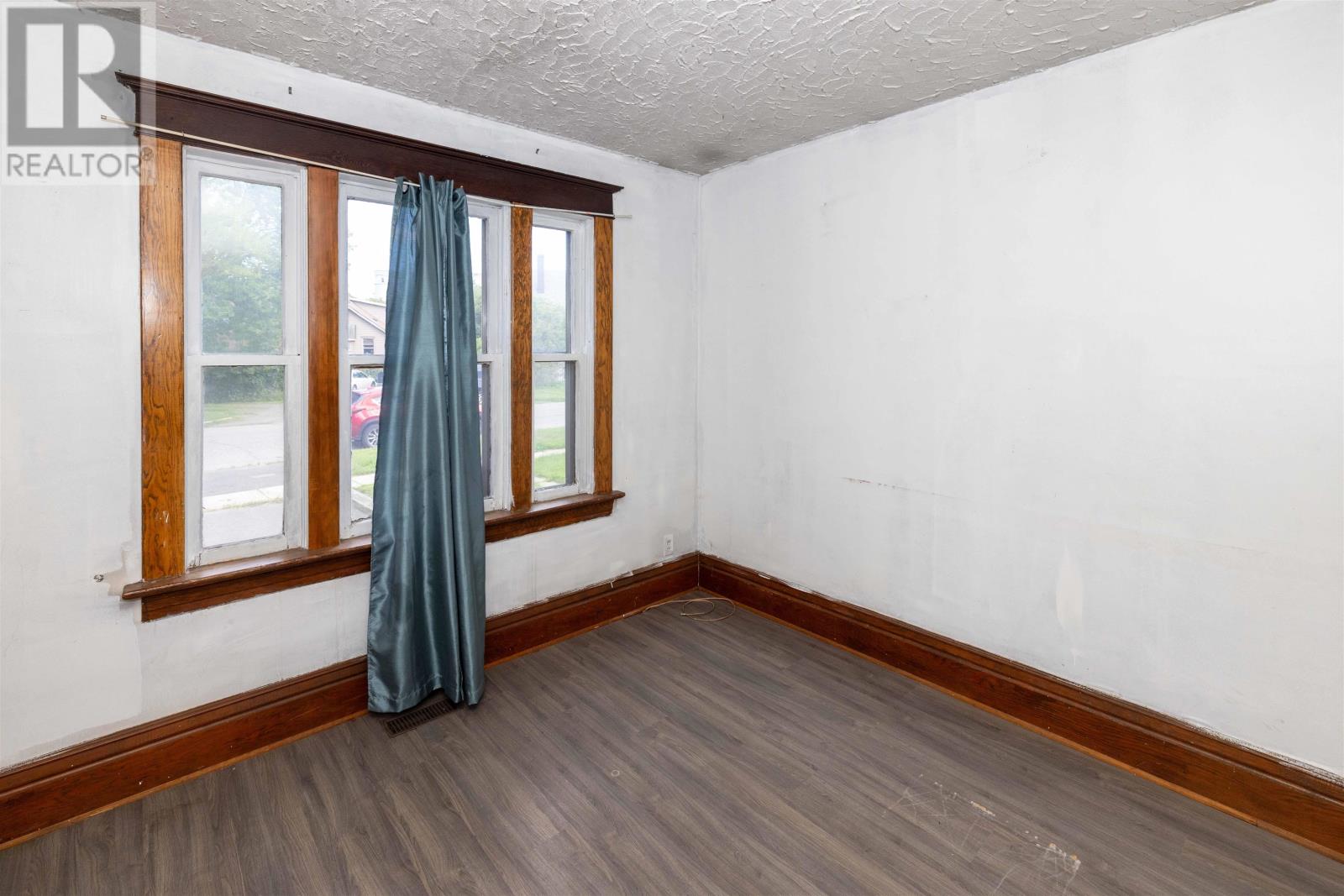 521 Vickers ST S - 13