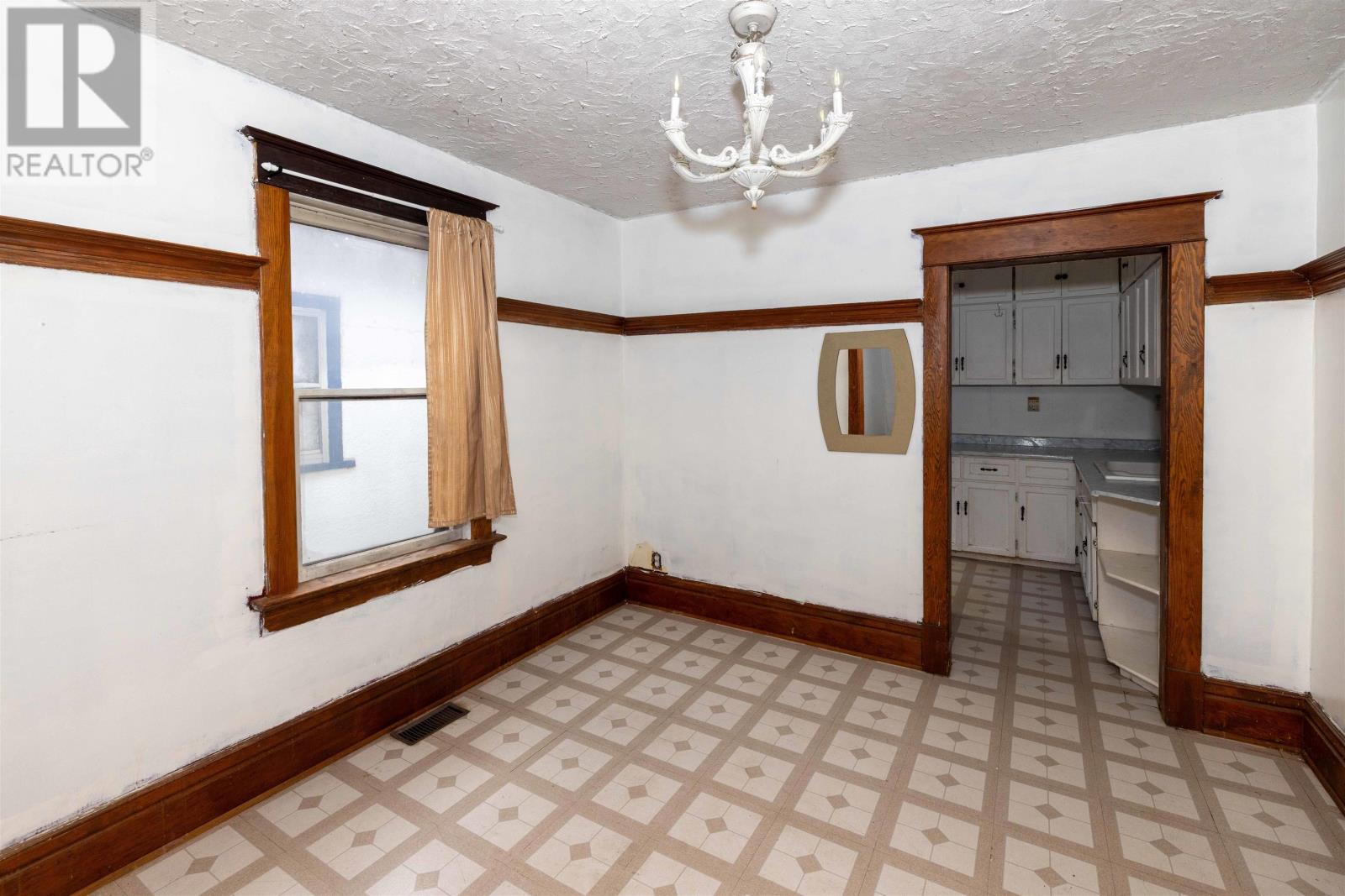 521 Vickers ST S - Image 16
