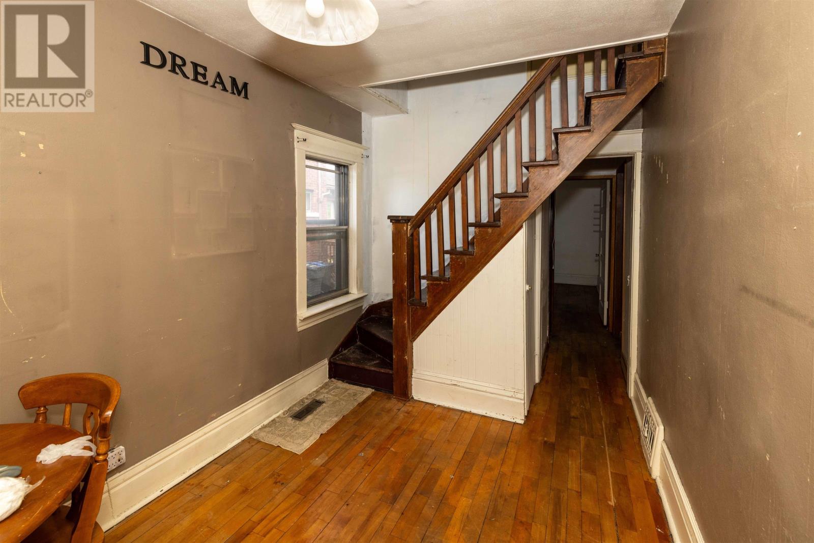 521 Vickers ST S - 20
