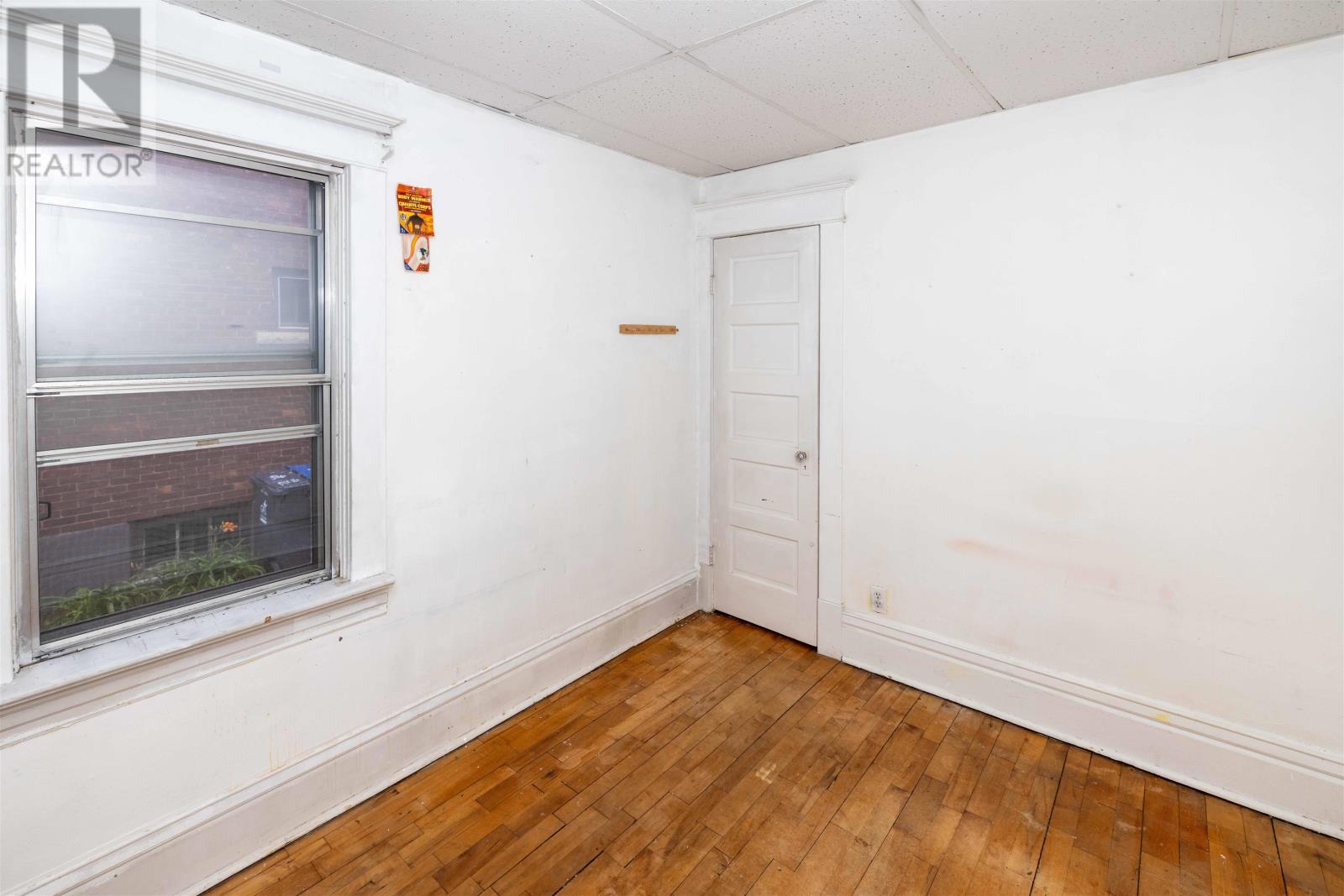 521 Vickers ST S - 25