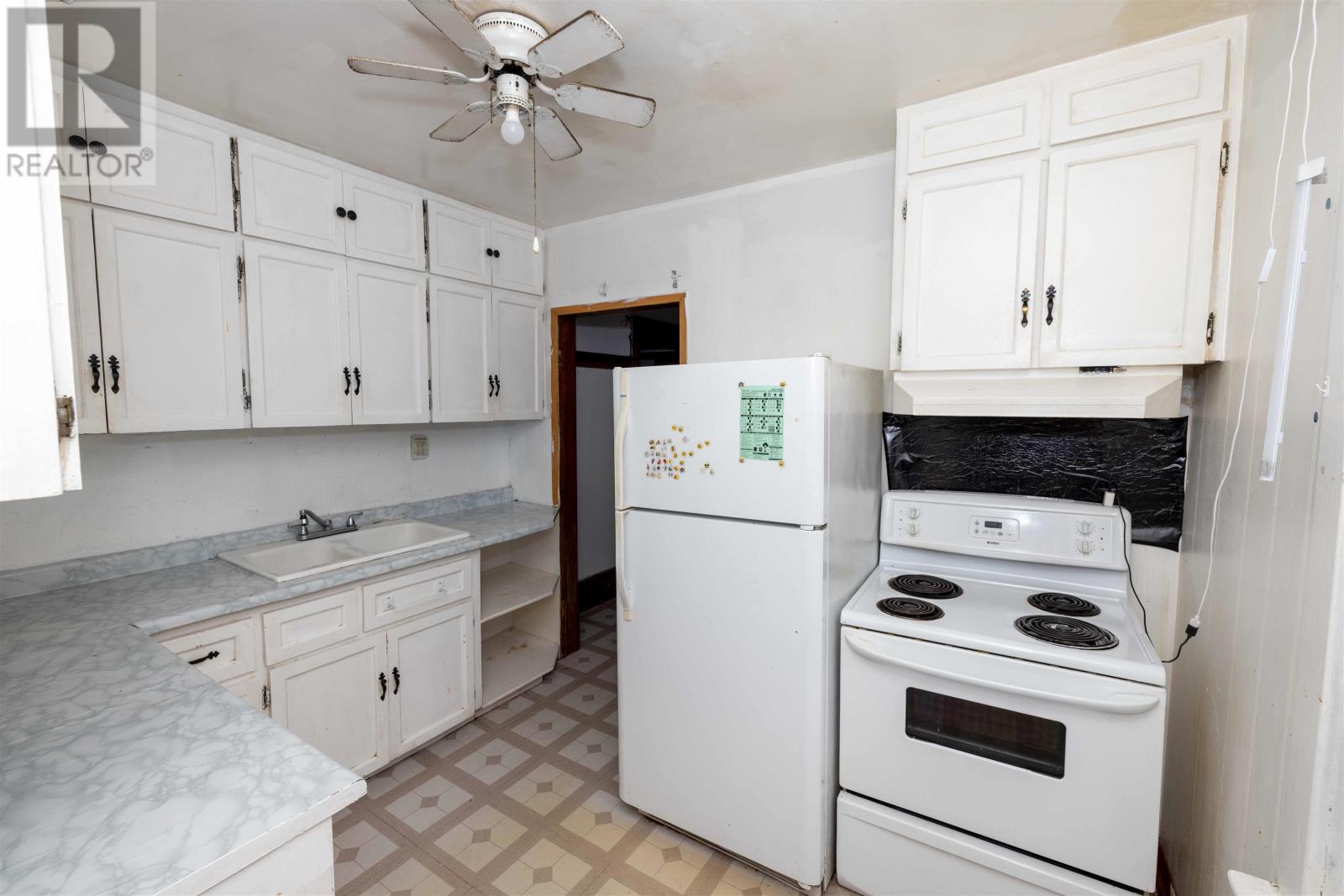 521 Vickers ST S - 27