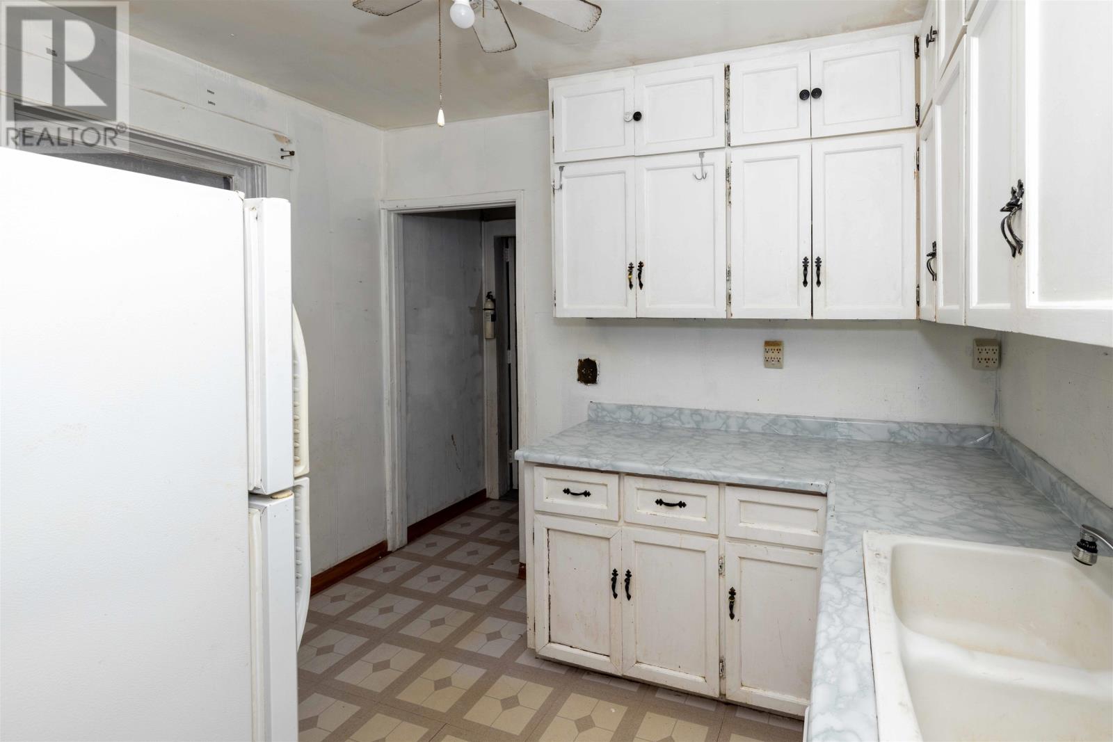 521 Vickers ST S - Image 28