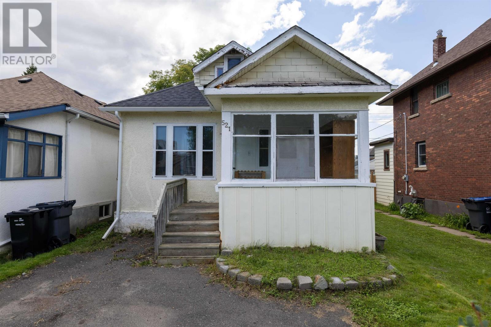 521 Vickers ST S - 3