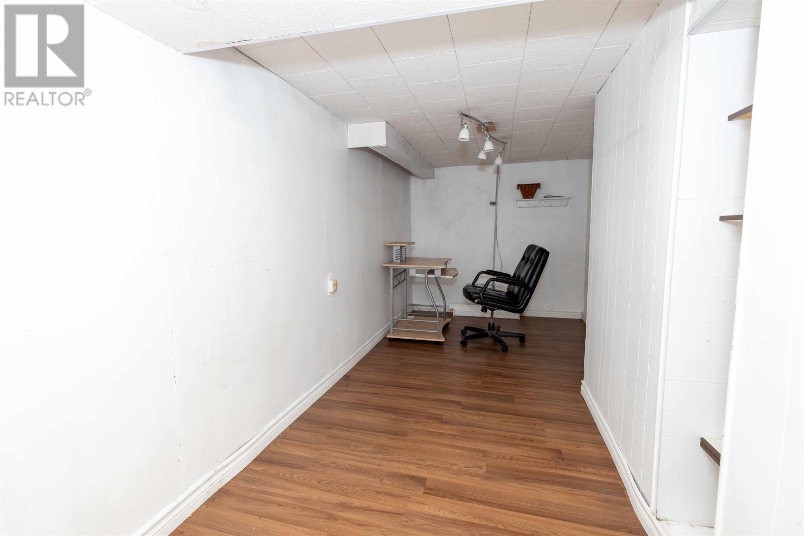 521 Vickers ST S - Image 30