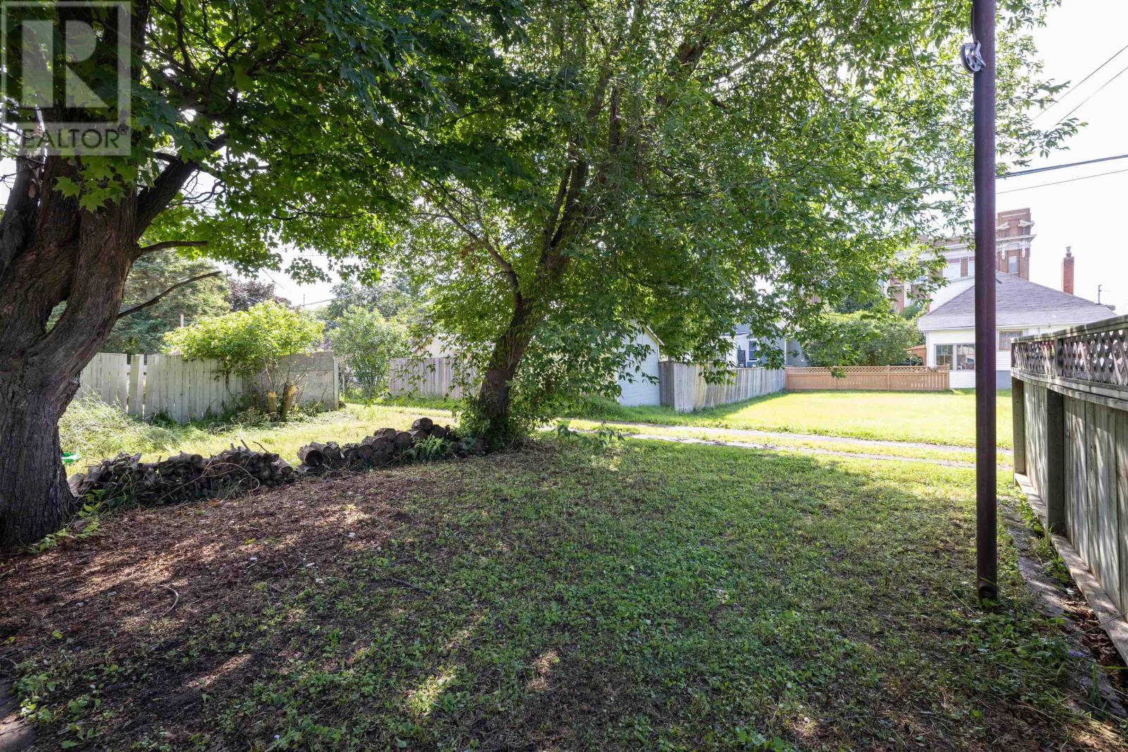 521 Vickers ST S - 34