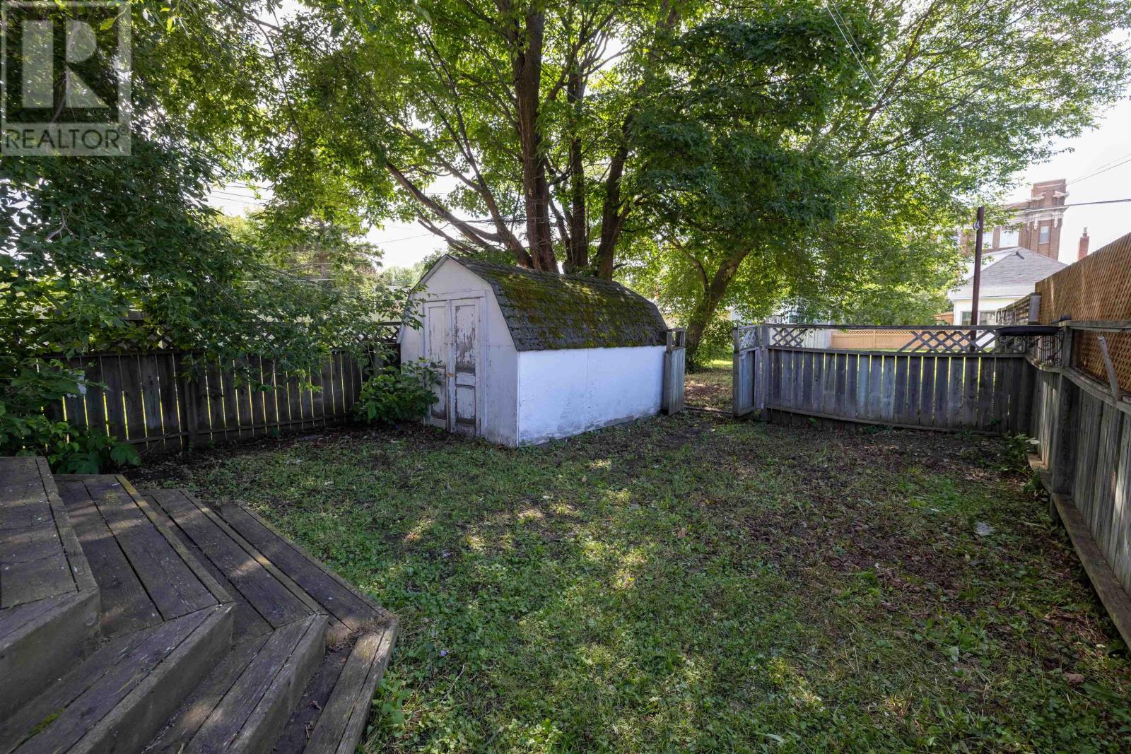 521 Vickers ST S - 35
