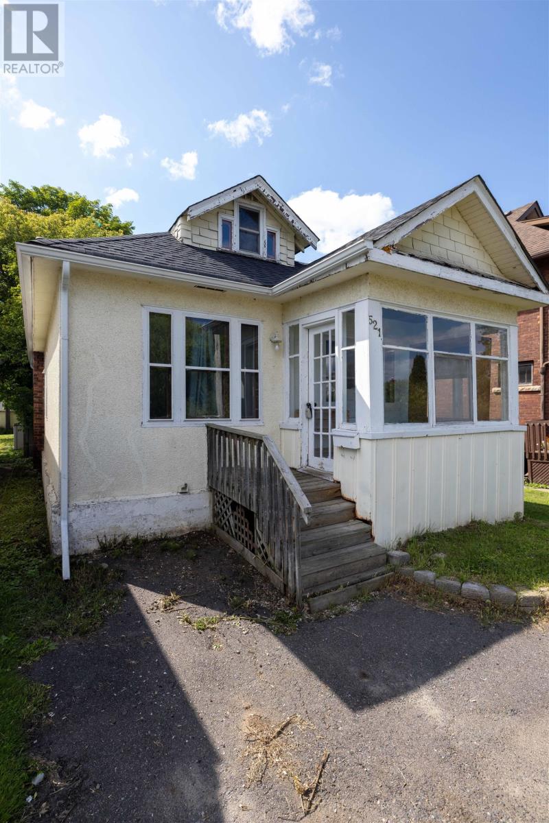 521 Vickers ST S - 6