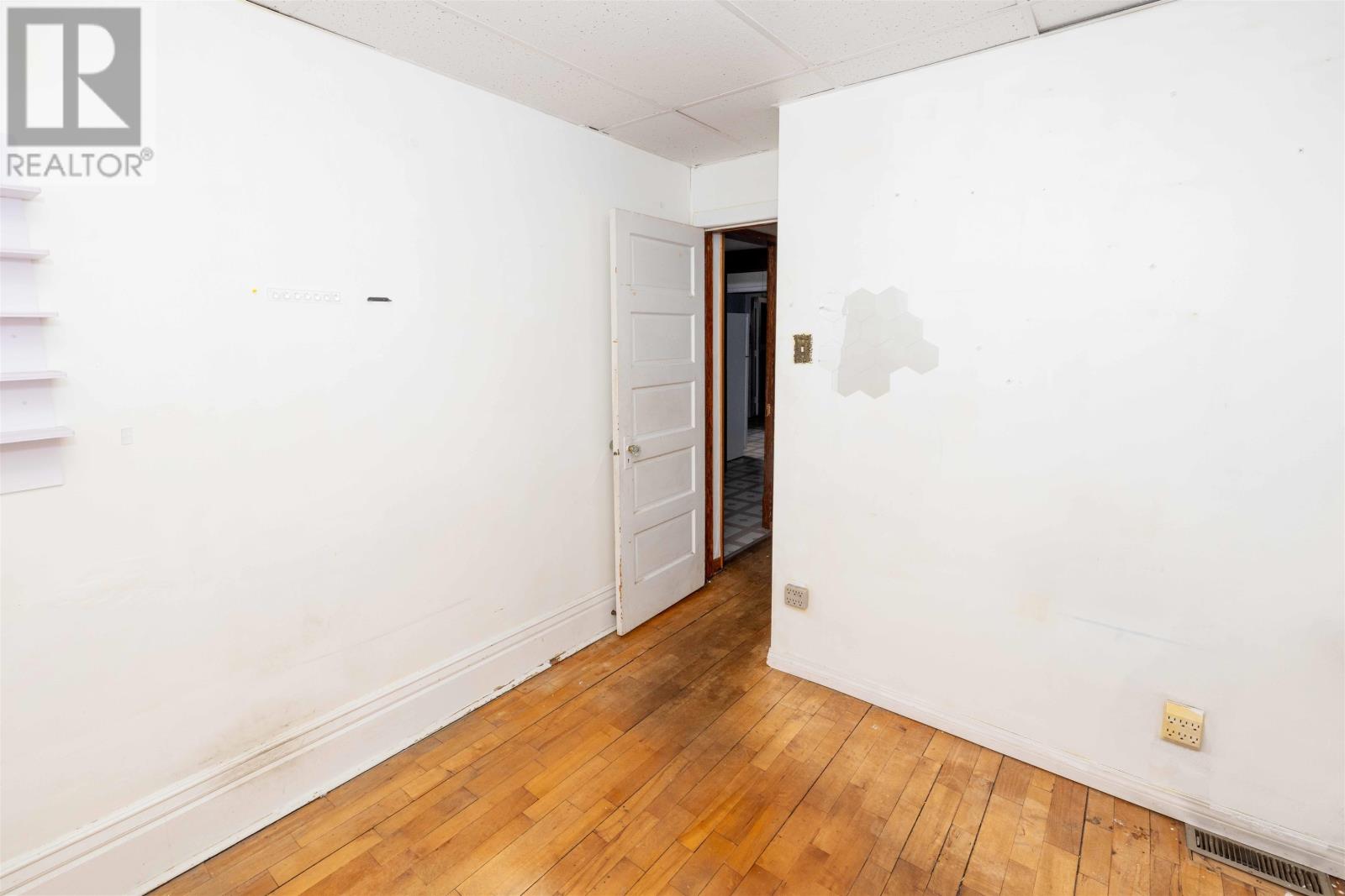 521 Vickers ST S - 9