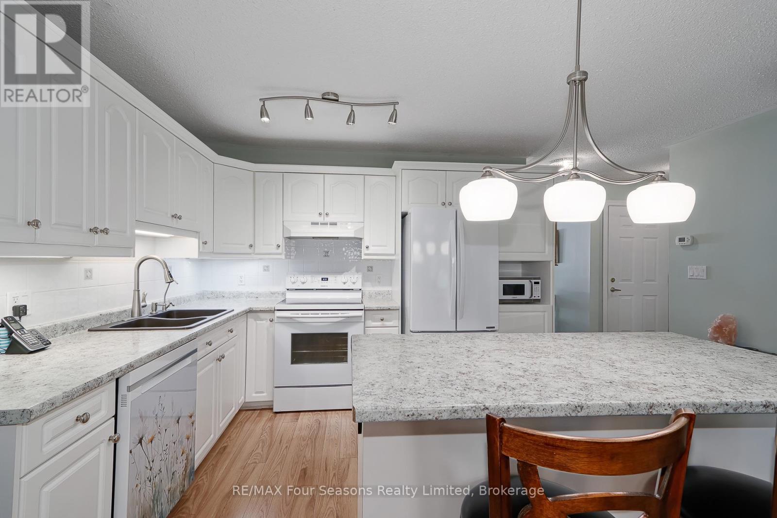 #27 275 HURON STREET - 10