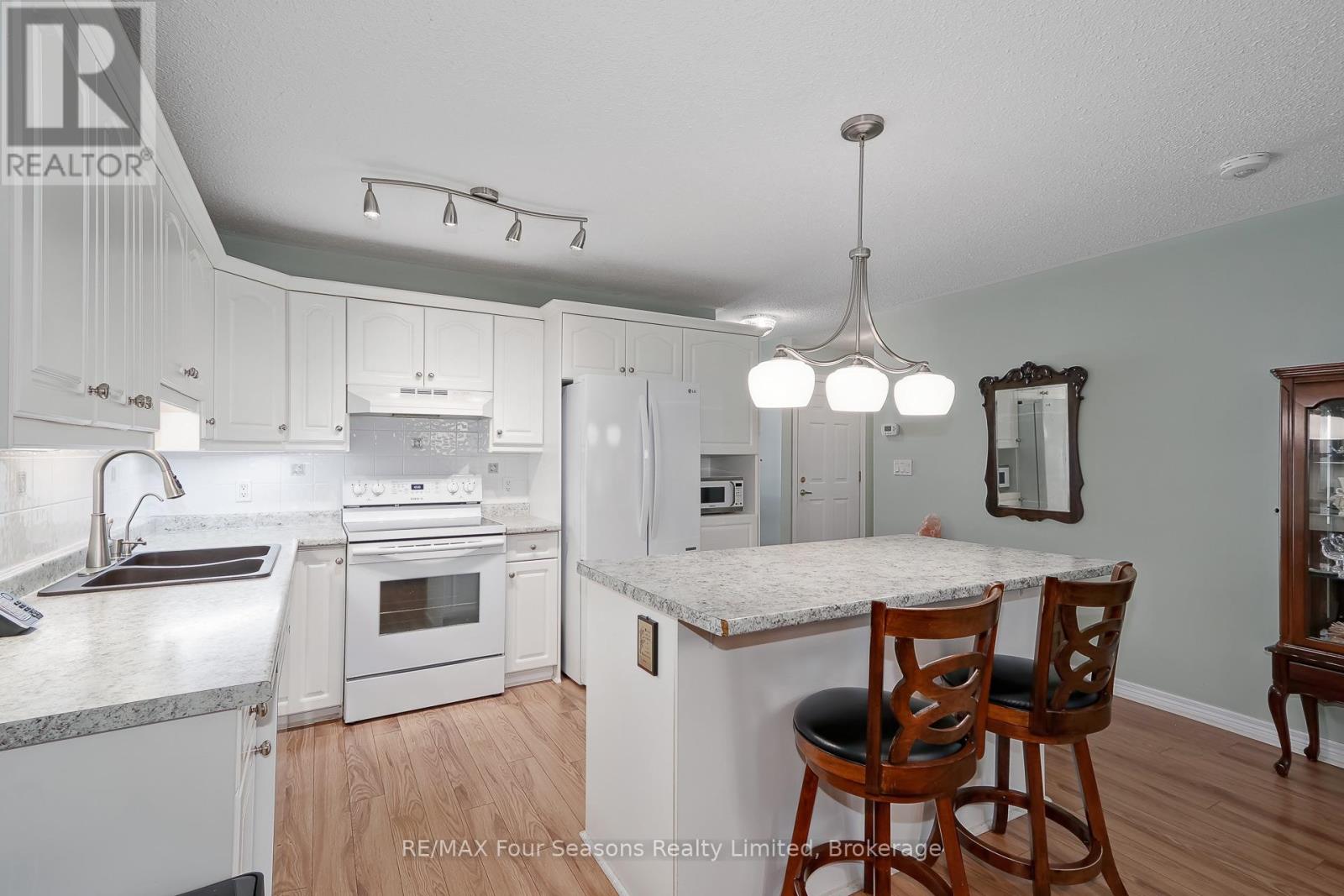 #27 275 HURON STREET - 11