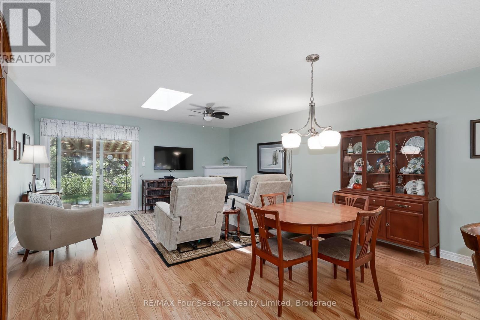 #27 275 HURON STREET - 12