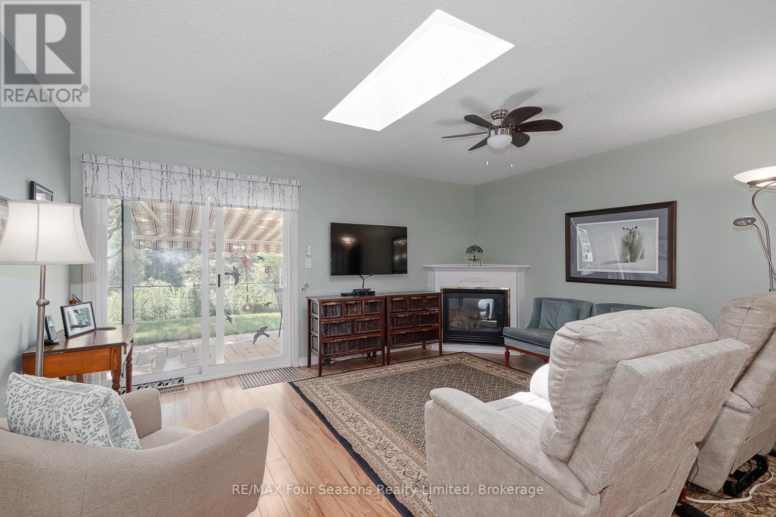#27 275 HURON STREET - 13