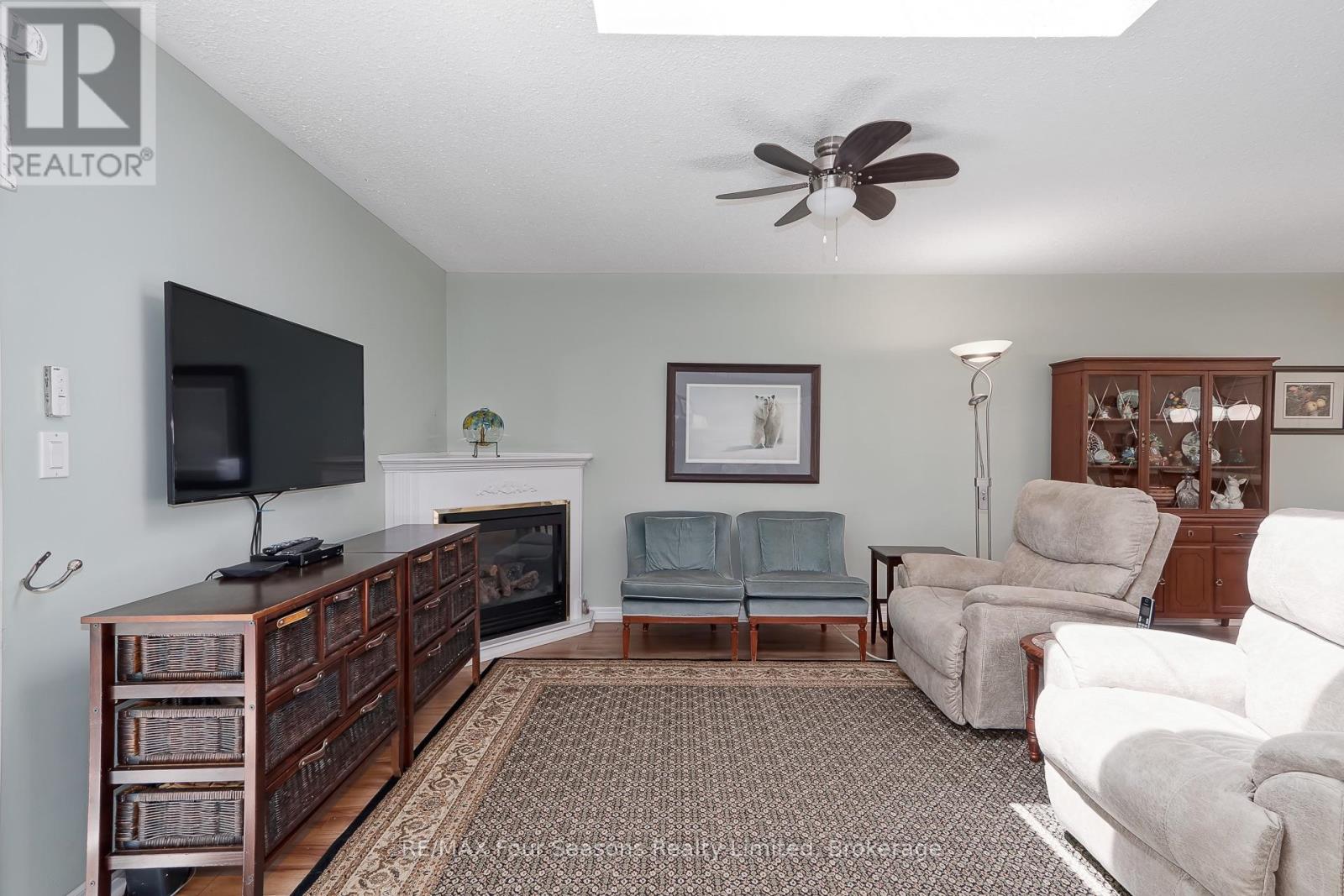 #27 275 HURON STREET - 14