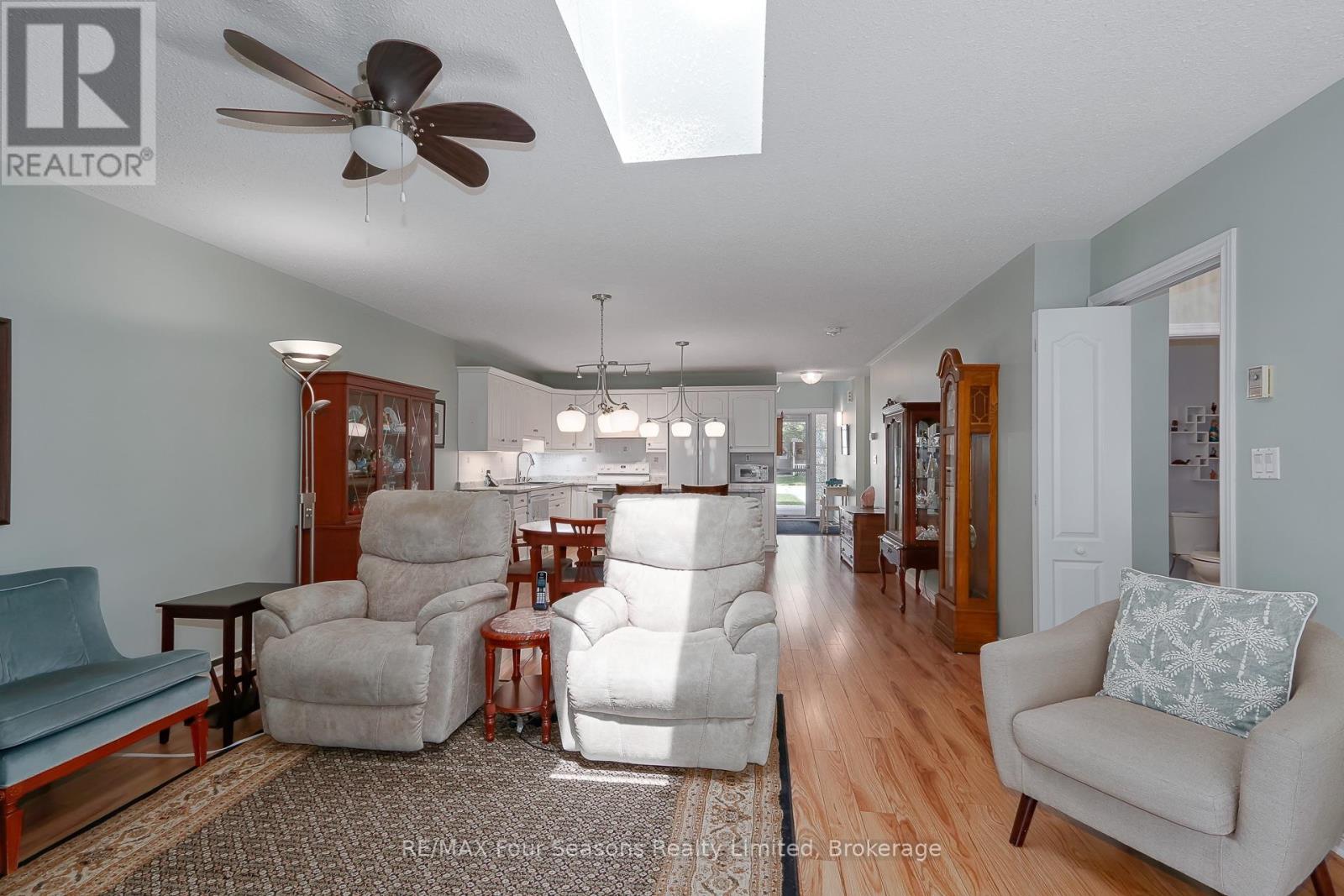 #27 275 HURON STREET - 15
