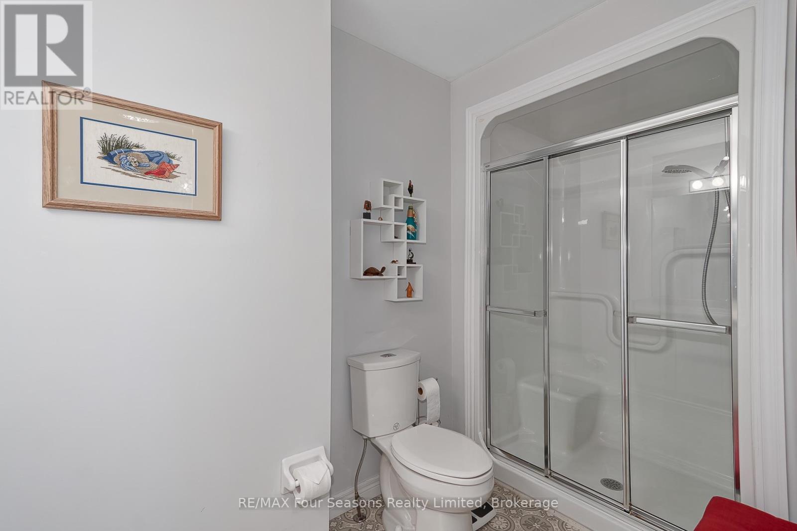 #27 275 HURON STREET - 18