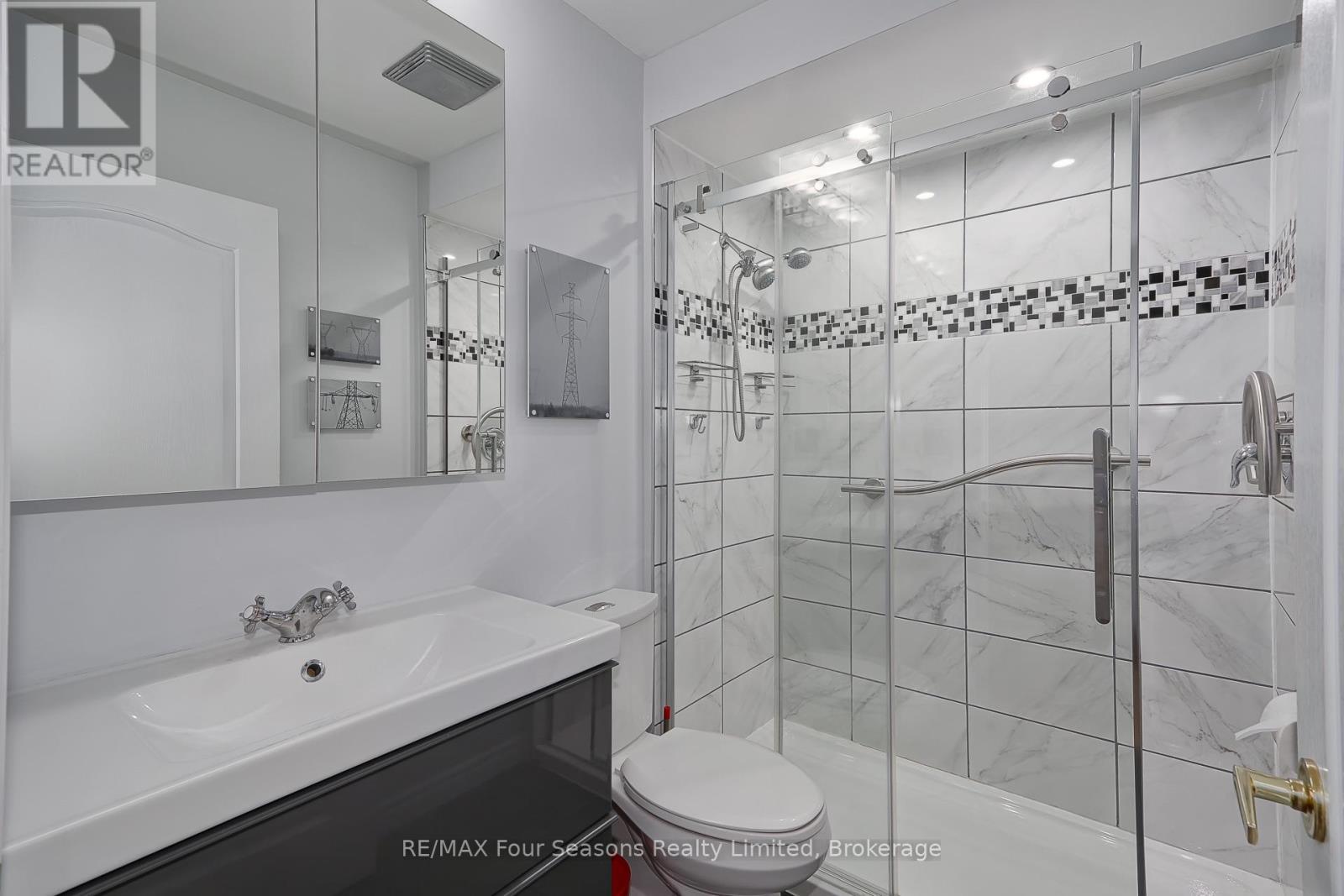#27 275 HURON STREET - 22