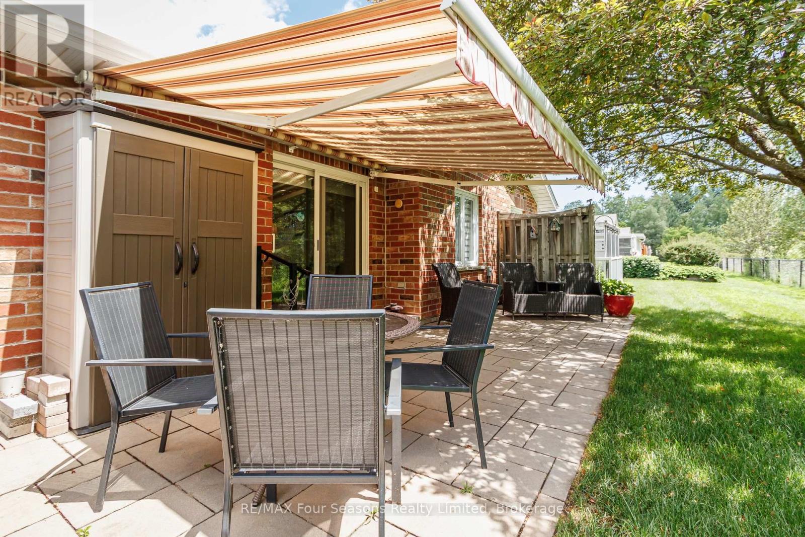 #27 275 HURON STREET - 28