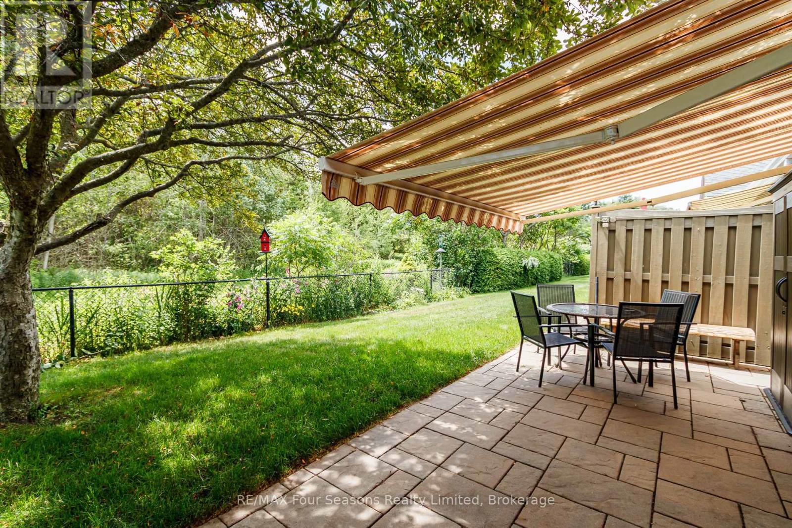 #27 275 HURON STREET - 31
