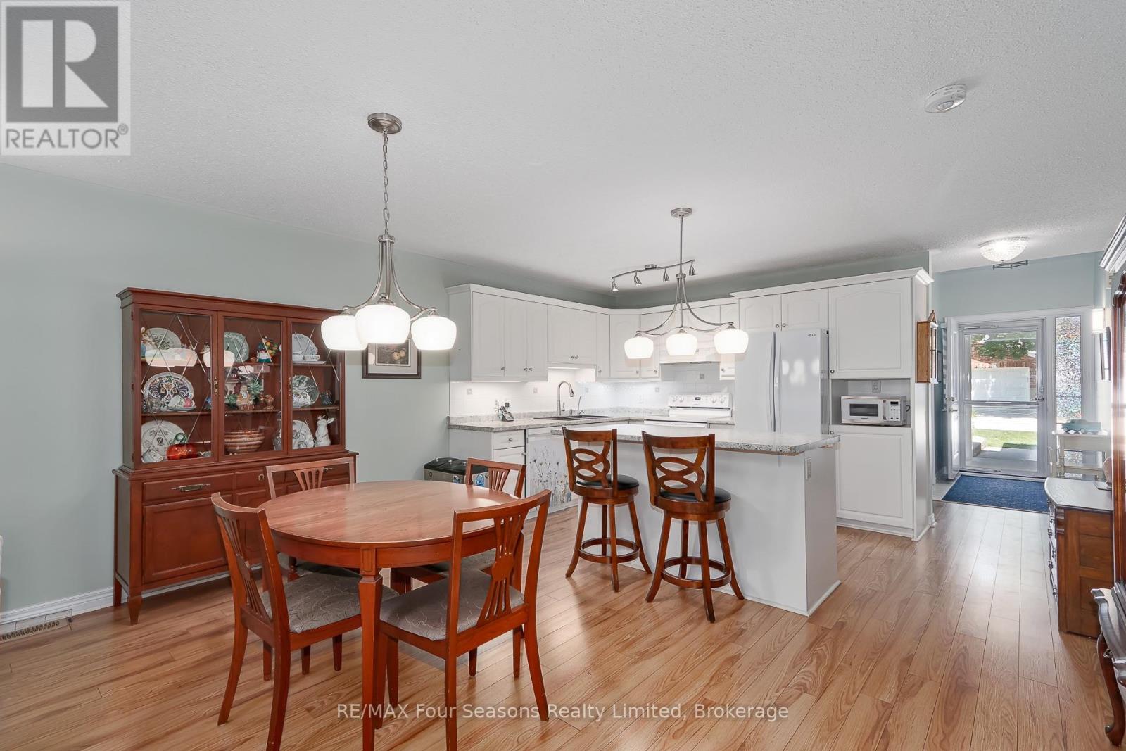 #27 275 HURON STREET - 6