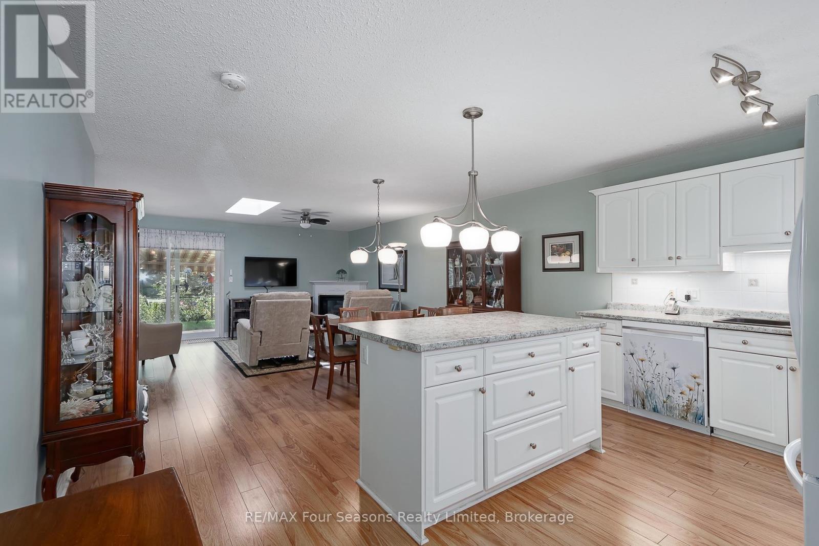 #27 275 HURON STREET - 7