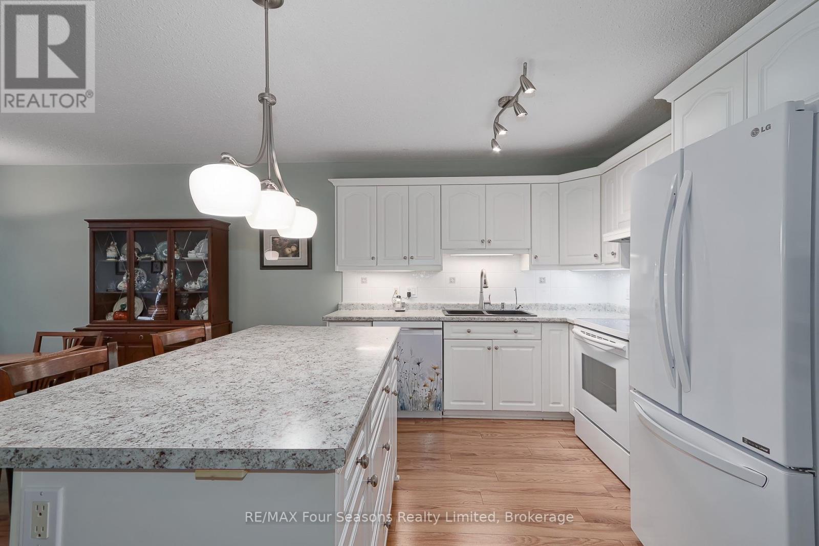 #27 275 HURON STREET - 8