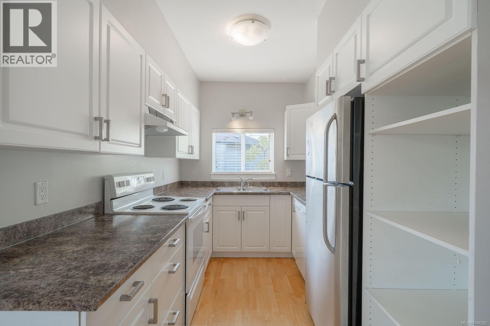 121 Harewood Rd, Nanaimo — photo 3