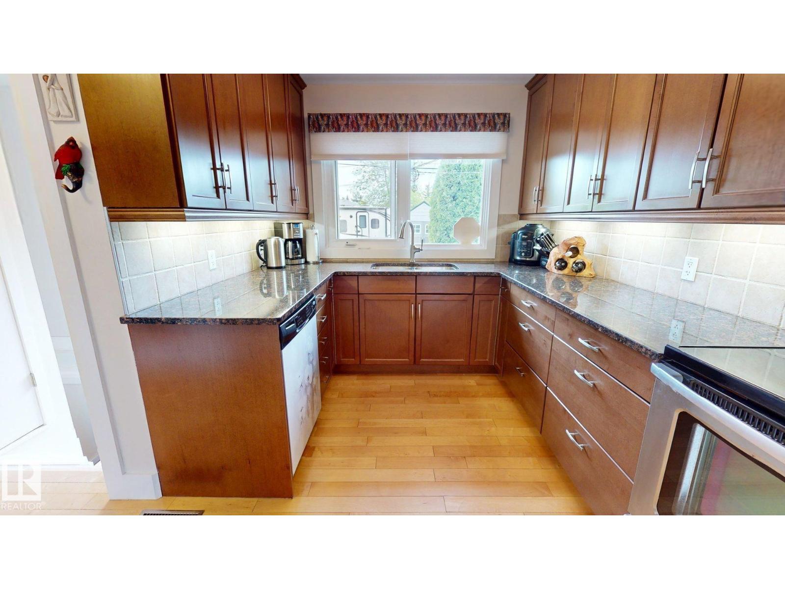 15627 83 AV NW - 20