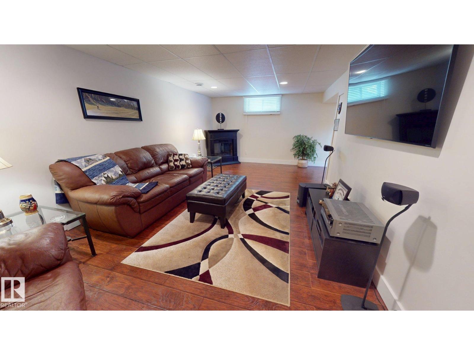 15627 83 AV NW - 24