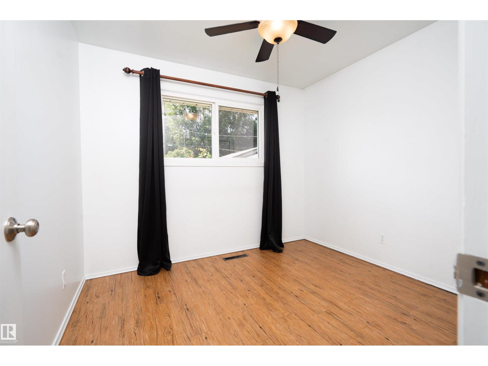 3829 113 AV NW - 16