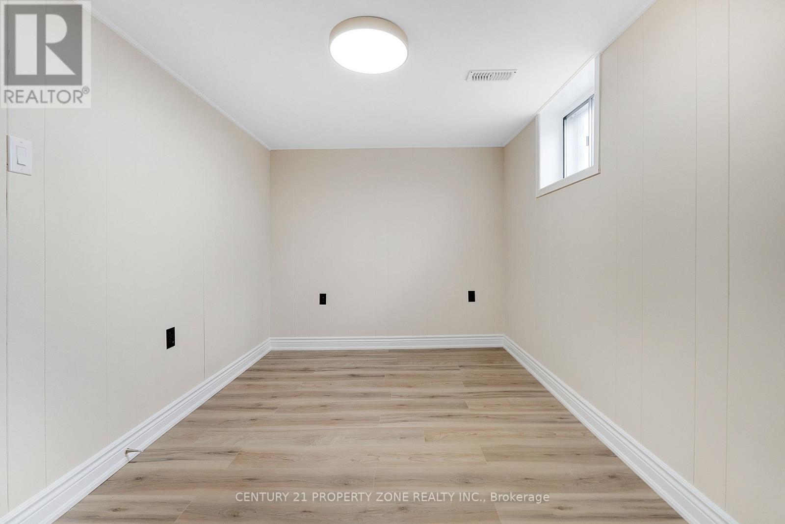 37 ADANAC DRIVE - 19
