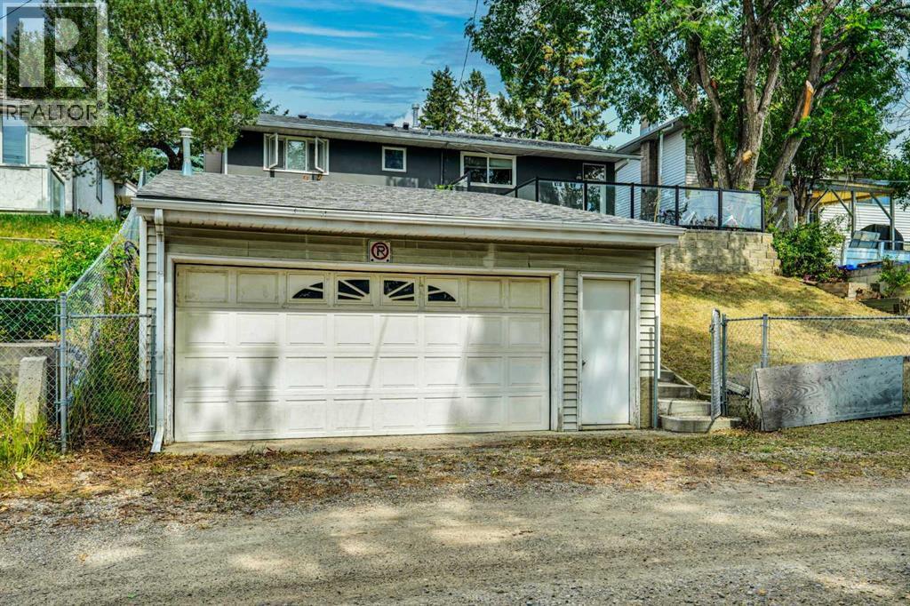 5748 Dalmead Crescent NW - 47