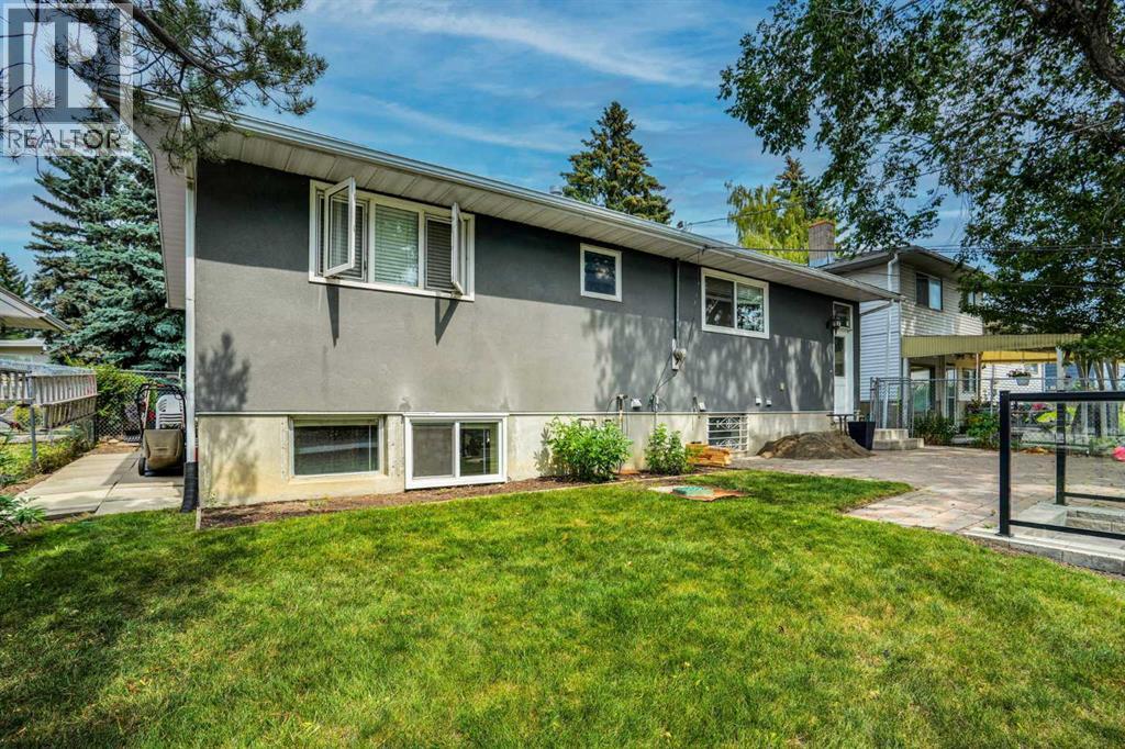 5748 Dalmead Crescent NW - 43