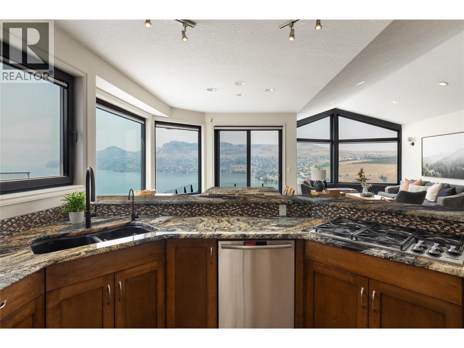 10 Bayview Heights - Image 17