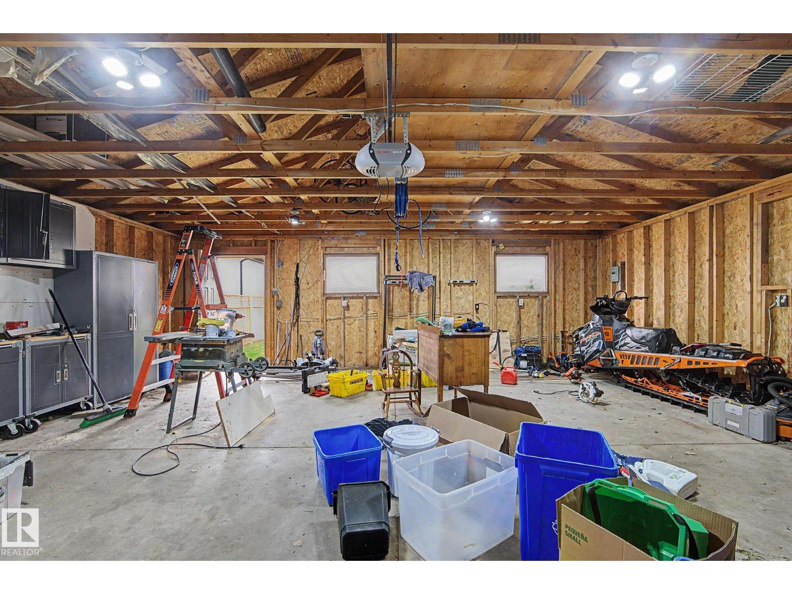 29 MATHIAS AV - Image 31
